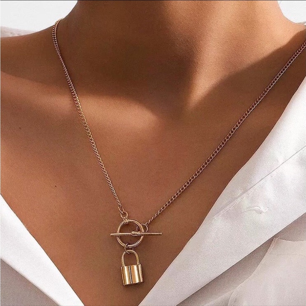 🌟 NEW Gold Lock Chain Necklace 🌟